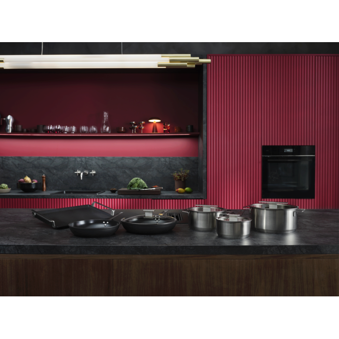 Adaptable all-hob cooking with high-performance durability.