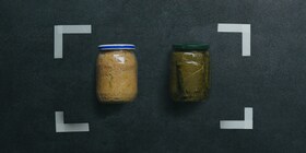 Poháre s nakladanou zeleninou a marmeládou