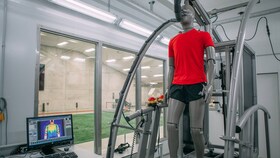 Laboratórium firmy Adidas zamerané na vývoj inteligentného oblečenia s manekýnkou